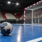 Ballon de handball sur un terrain en salle, CAN de handball féminin 2026 en Tunisie